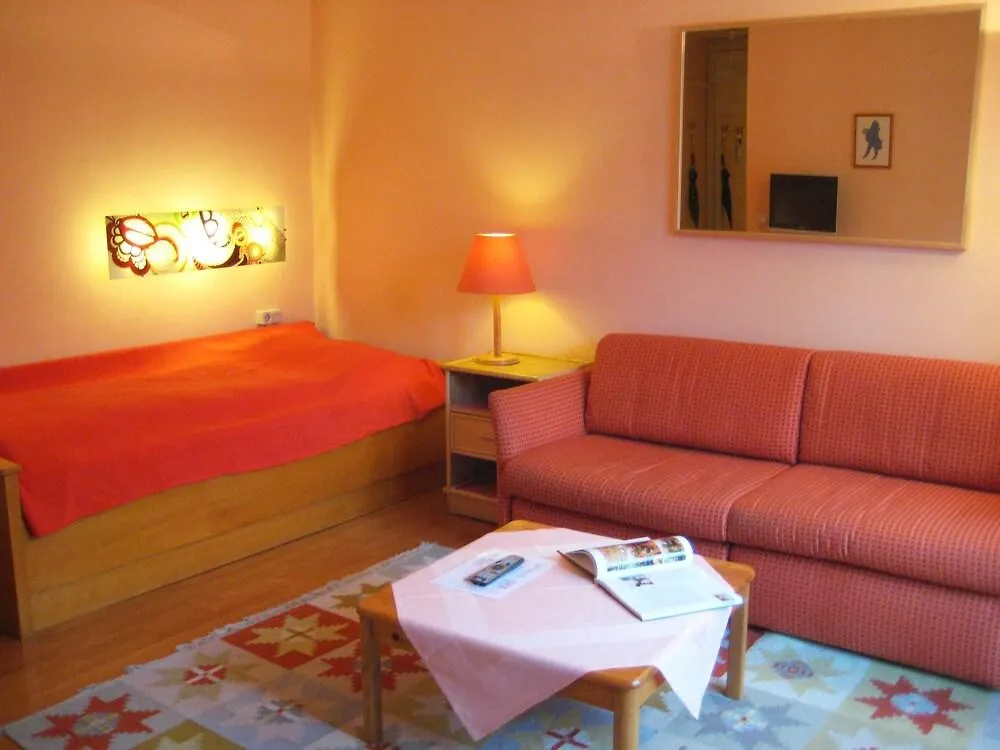 Mondial Appartement Hotel Vienna 4*,