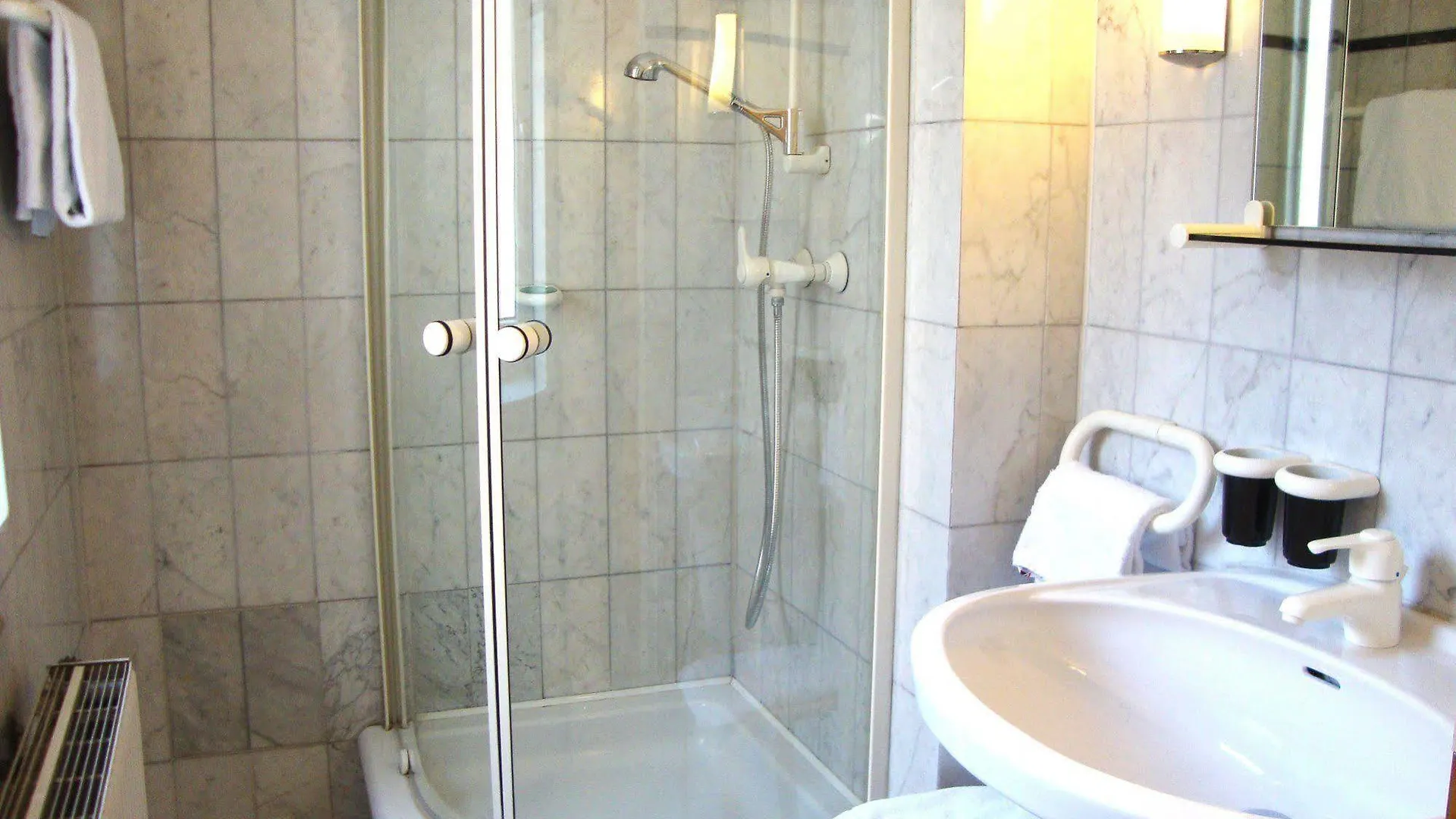 Mondial Appartement Hotel Vienna 4*,