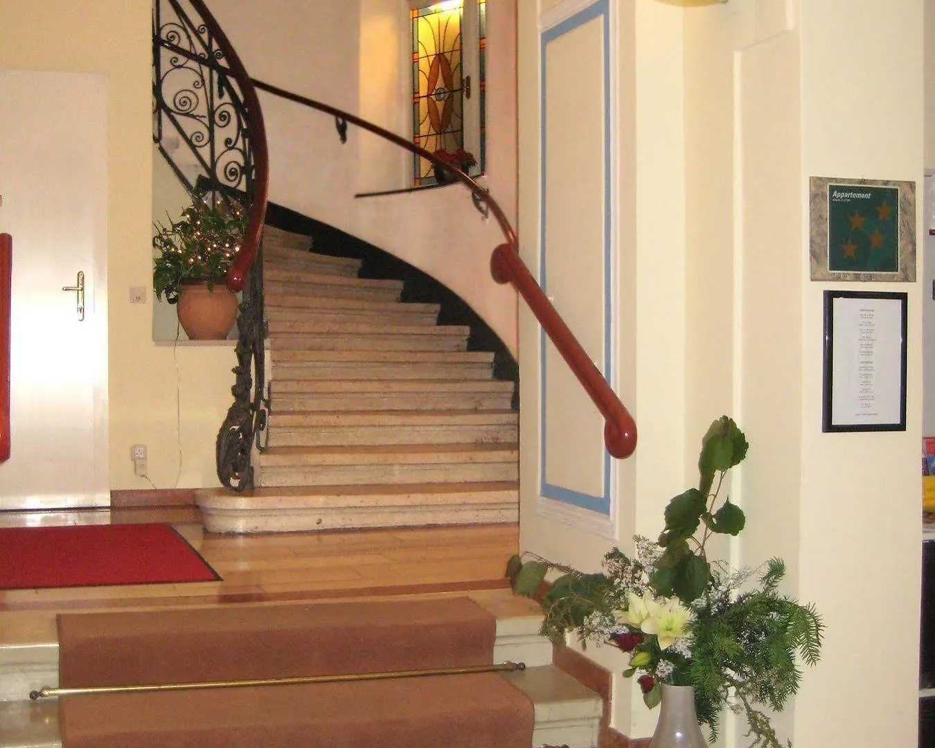 Mondial Appartement Hotel Vienna 4*,  Austria